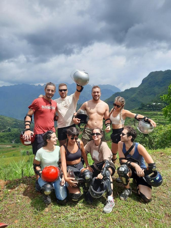 Hg Hostel Provide Tours & Motorbikes Ha Giang Exterior foto